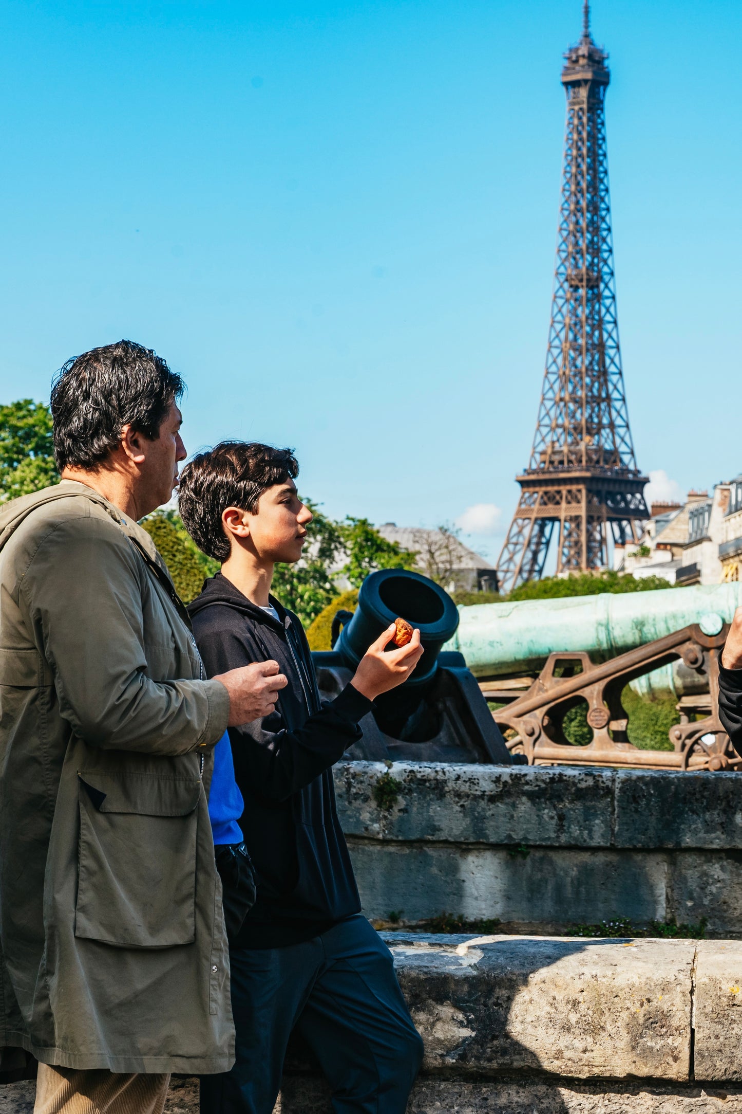 Eiffel Tower: French Gastronomy and Wine Tour